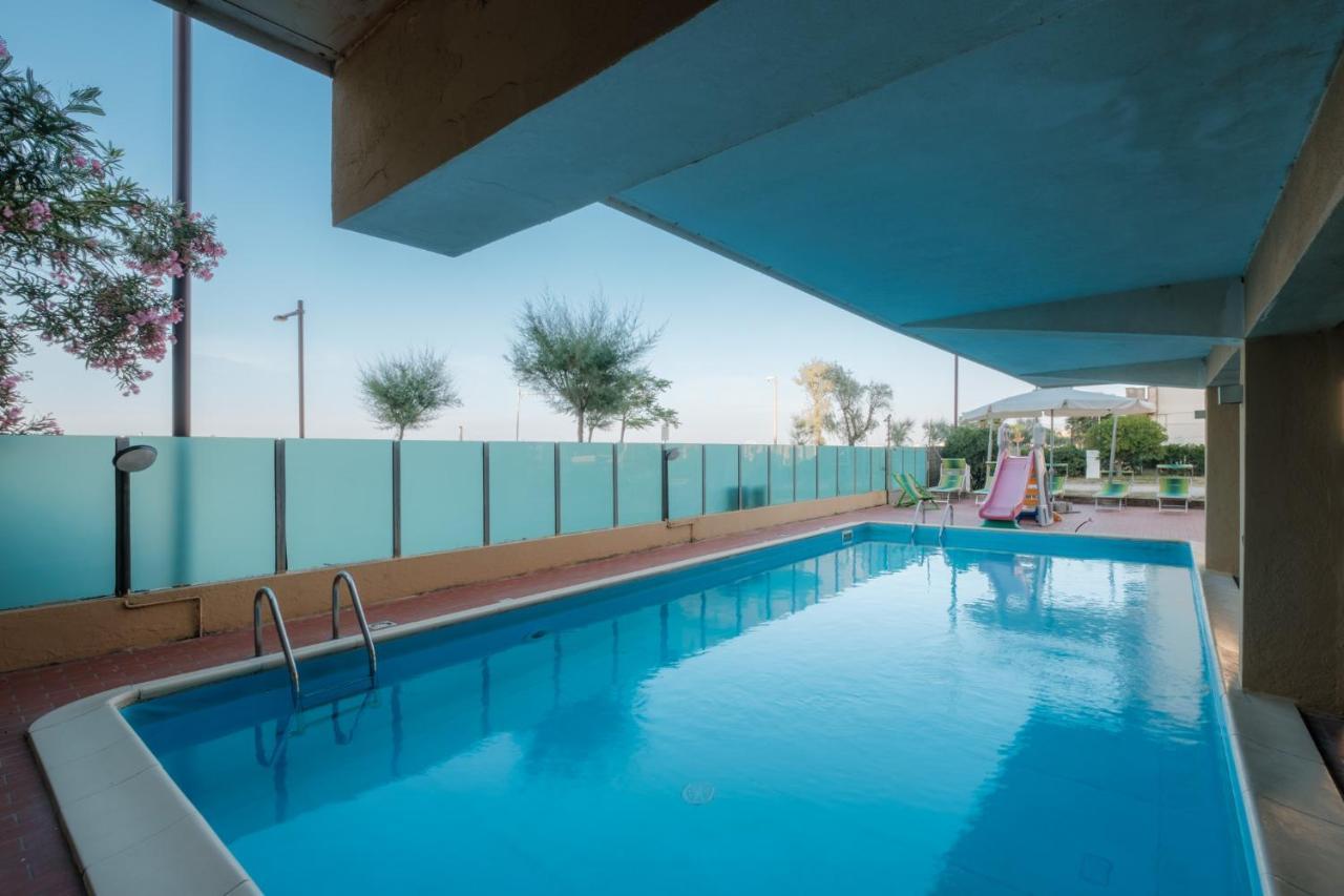 Hotel Crown Rimini Extérieur photo