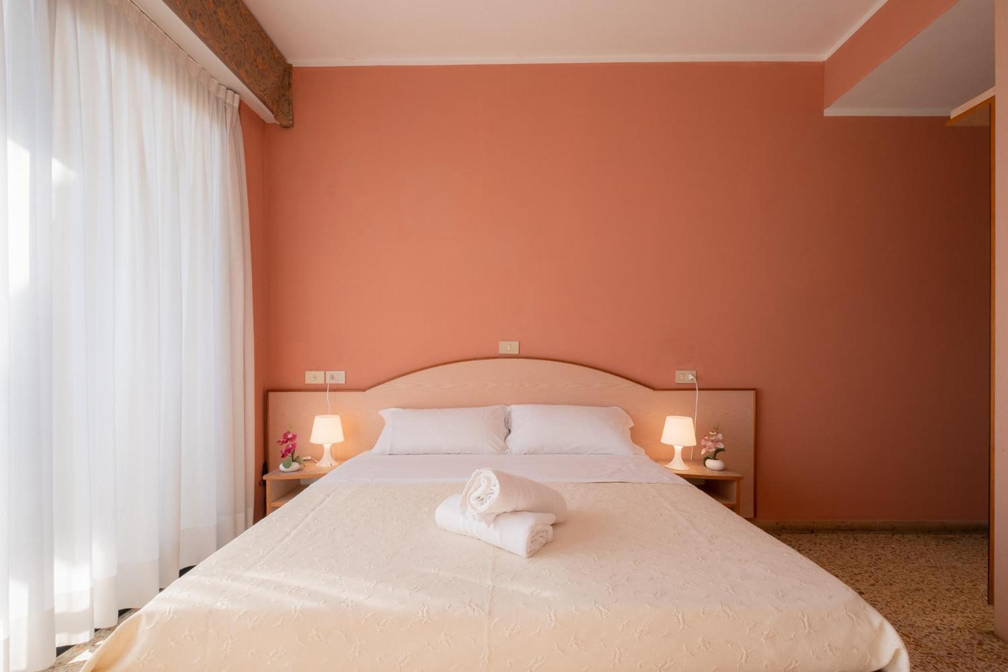 Hotel Crown Rimini Extérieur photo