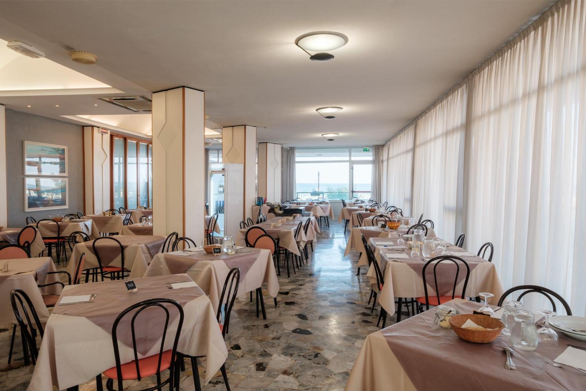 Hotel Crown Rimini Extérieur photo