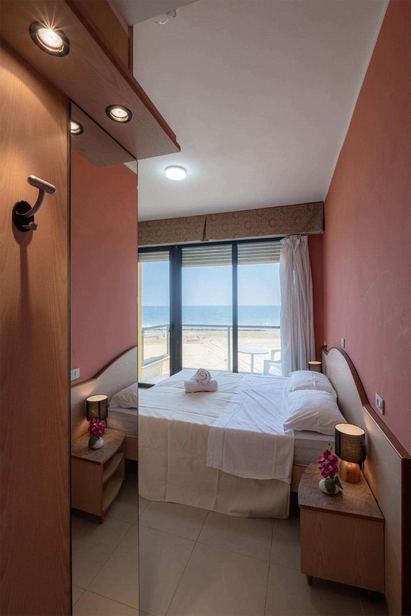 Hotel Crown Rimini Extérieur photo
