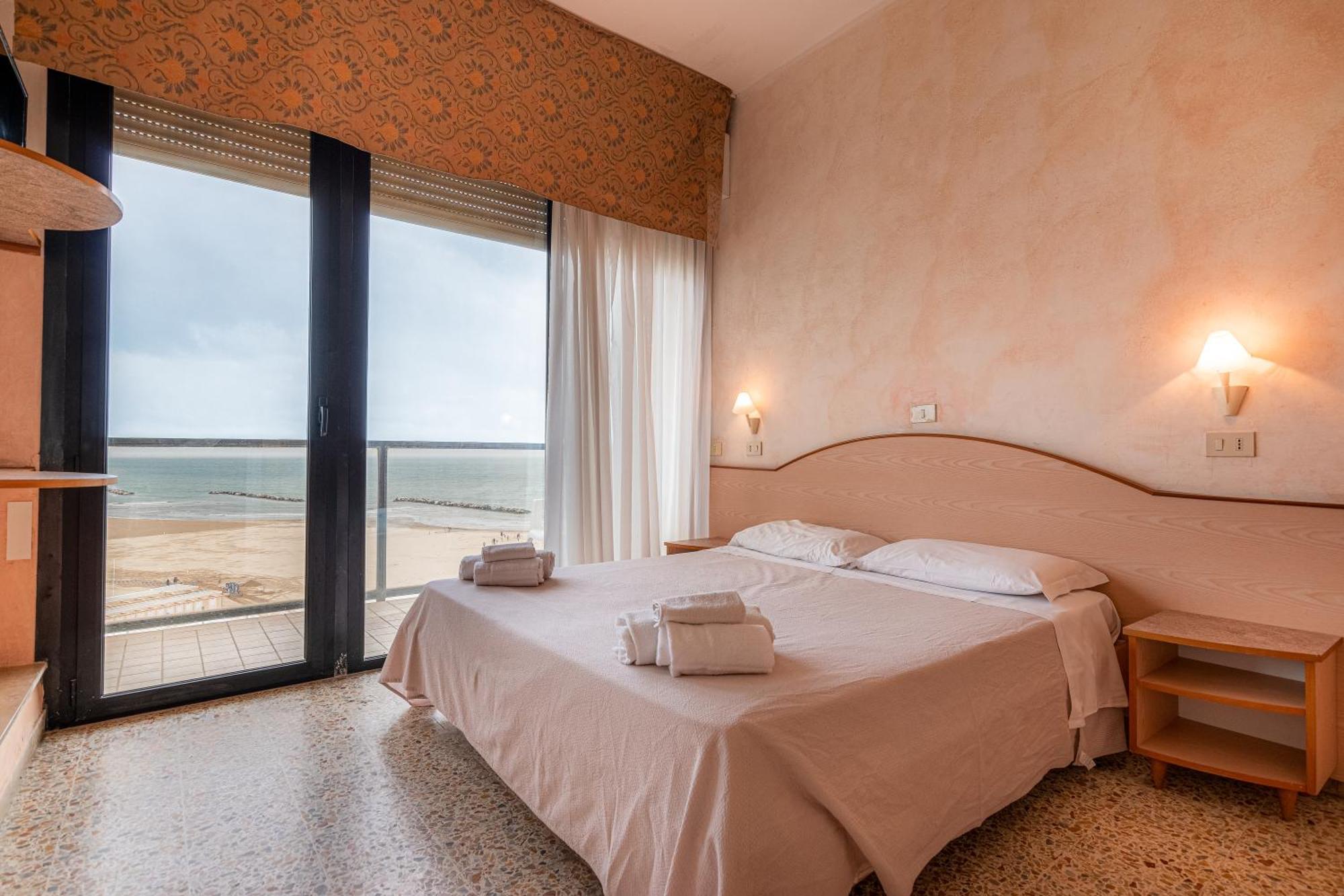 Hotel Crown Rimini Extérieur photo