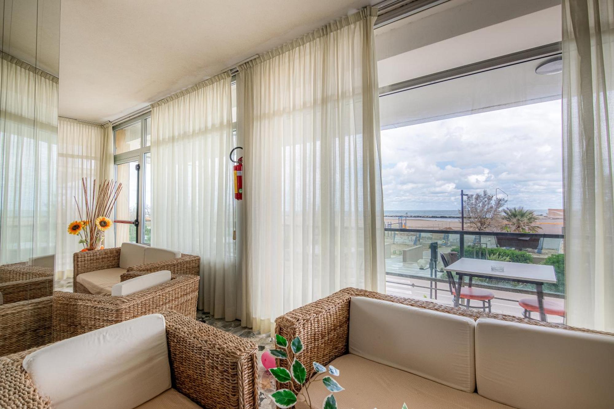 Hotel Crown Rimini Extérieur photo