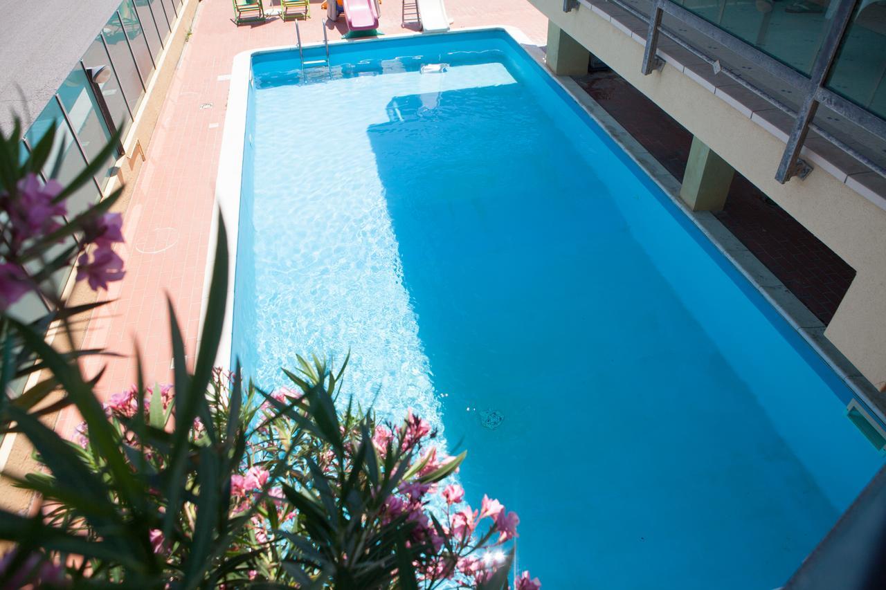 Hotel Crown Rimini Extérieur photo