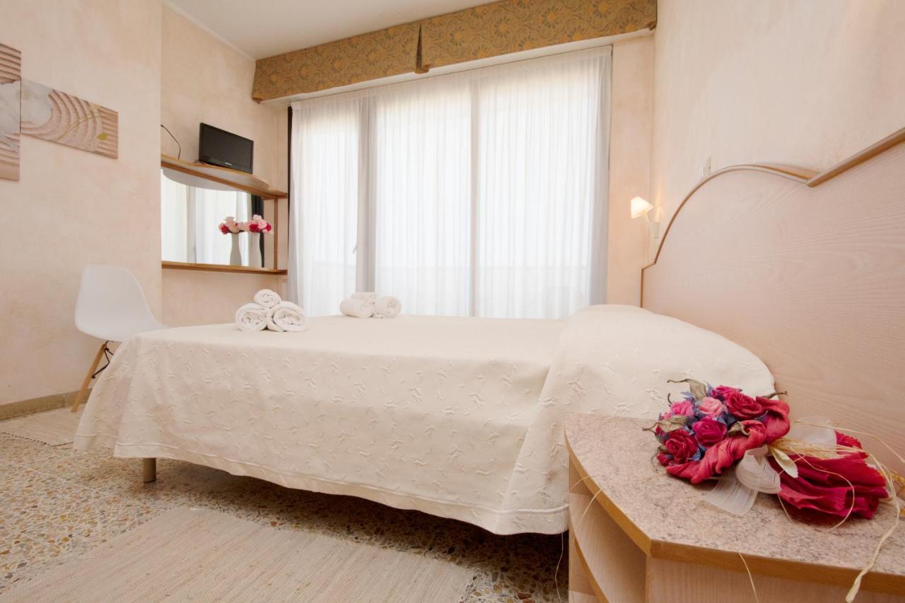 Hotel Crown Rimini Extérieur photo