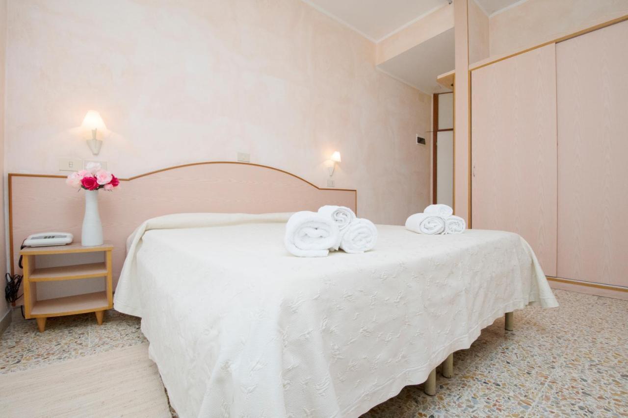 Hotel Crown Rimini Extérieur photo