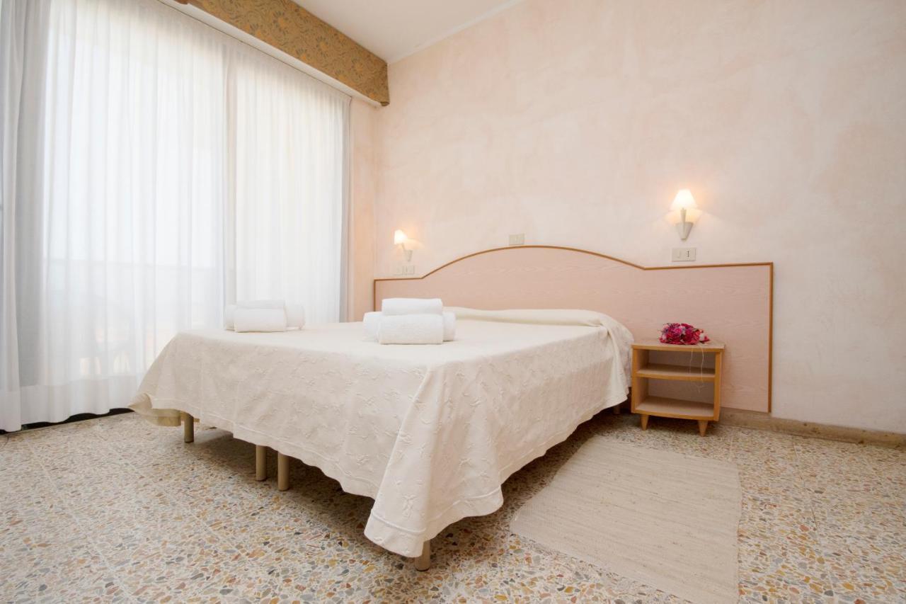 Hotel Crown Rimini Extérieur photo